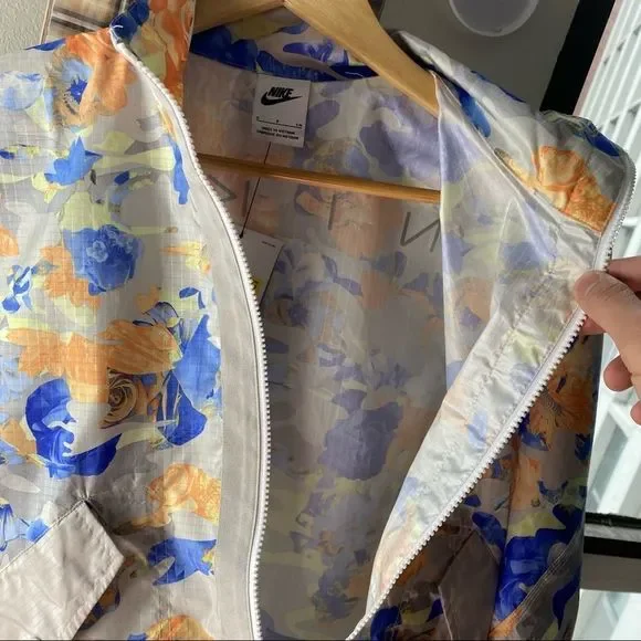 🆕 Nike Wmns Woven Jacket 'Light Bone' - Womens Small - Picture 5 of 8